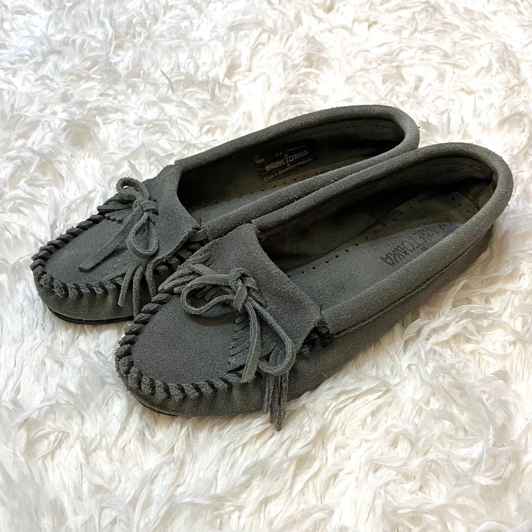 MINNETONKA】ミネトンカ モカシン グレー 6.5（約23.5cm） - メルカリ