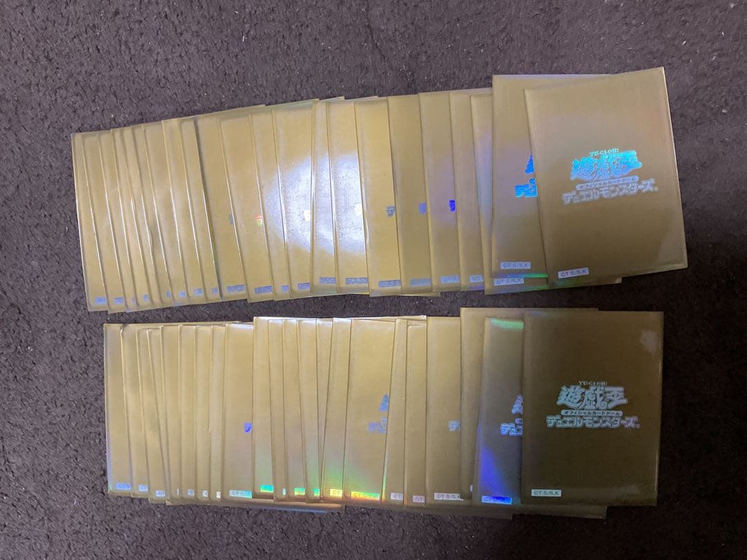 遊戯王 金スリーブ 44枚 (希少)当時物 遊戯王 金スリーブ 44枚 (希少)当時物 遊戯王 金スリーブ 44枚 (希少