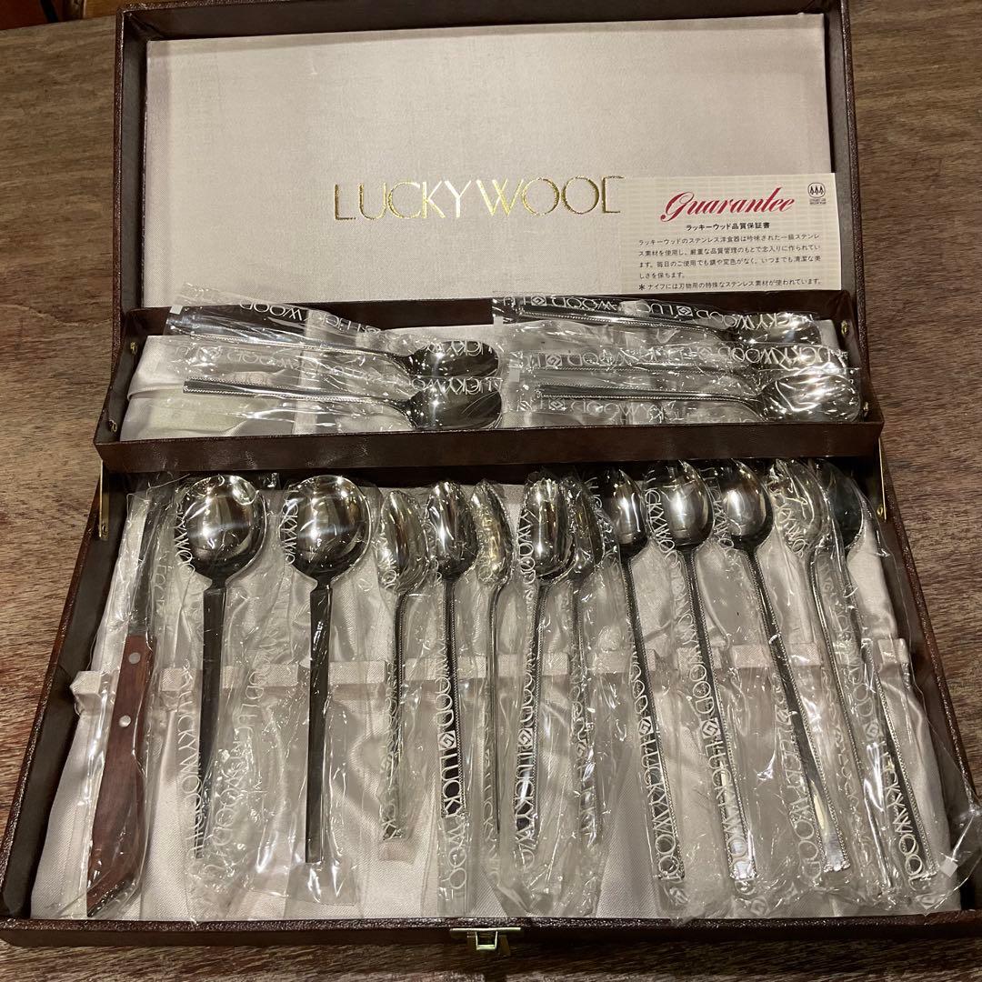 高品質！18ー12 新品 未使用 ラッキーウッド カトラリーセット 18本 LUCKY WOOD（ラッキーウッド） カトラリーセット ナイフ フォーク
