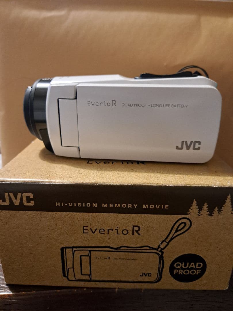 JVC EverioR ホワイト QUAD PROOF EVERIO • JVC Europe