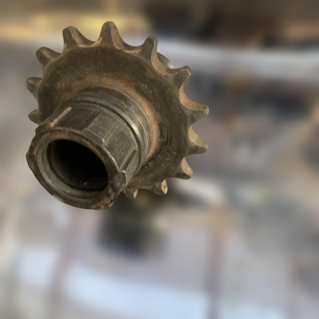 純正モトラフロントスプロケットカウンターシャフト15T CT110（X・6モデル）用 ホンダ純正フロントスプロケット15T