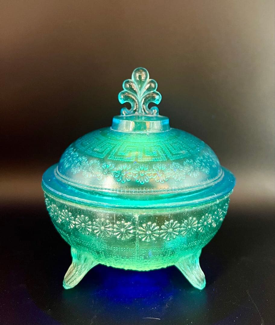 型ガラス蓋物　菓子器　キャンディポット　ボンボニエール　ウランガラス　大正ロマン フランス アンティーク／ヴィンテージ】ガラス製ポンボニエール