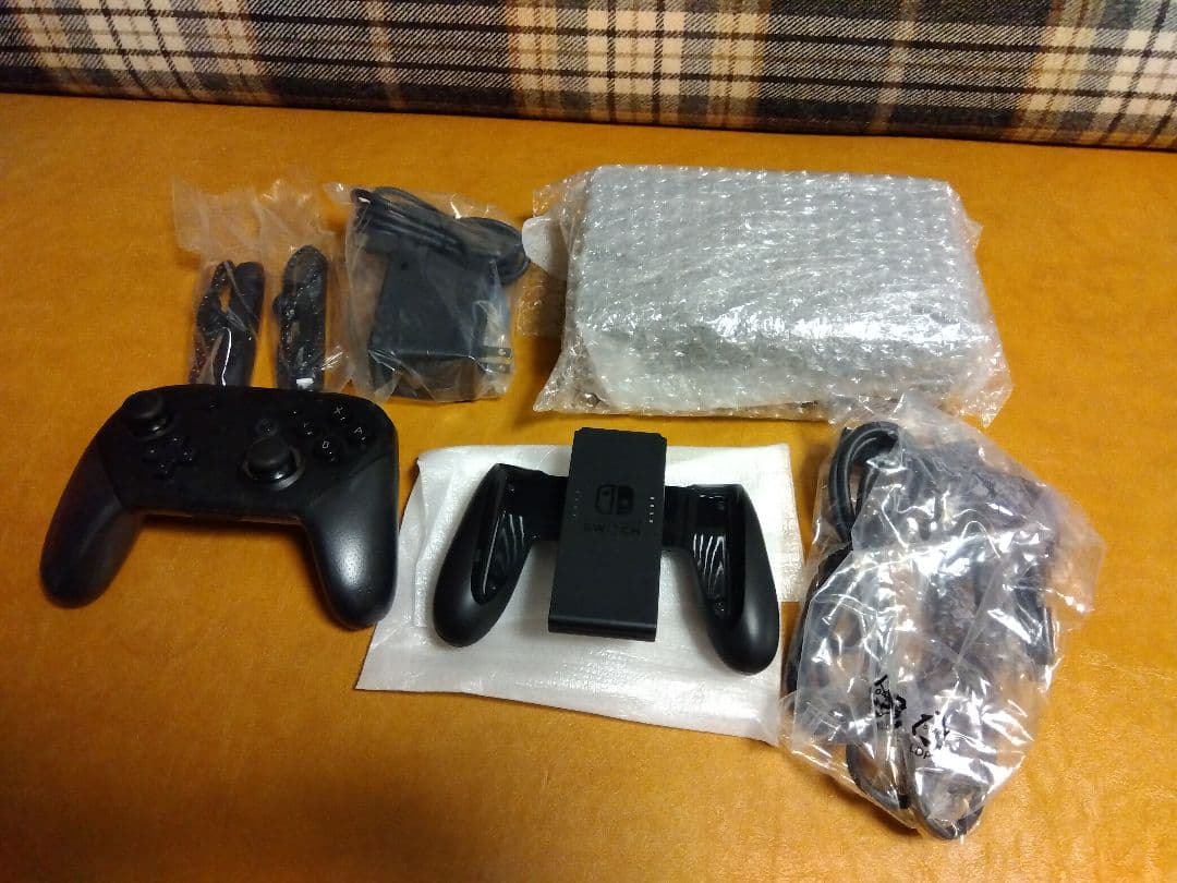 美品】Nintendo Switch本体（有機EL）とProコントローラー