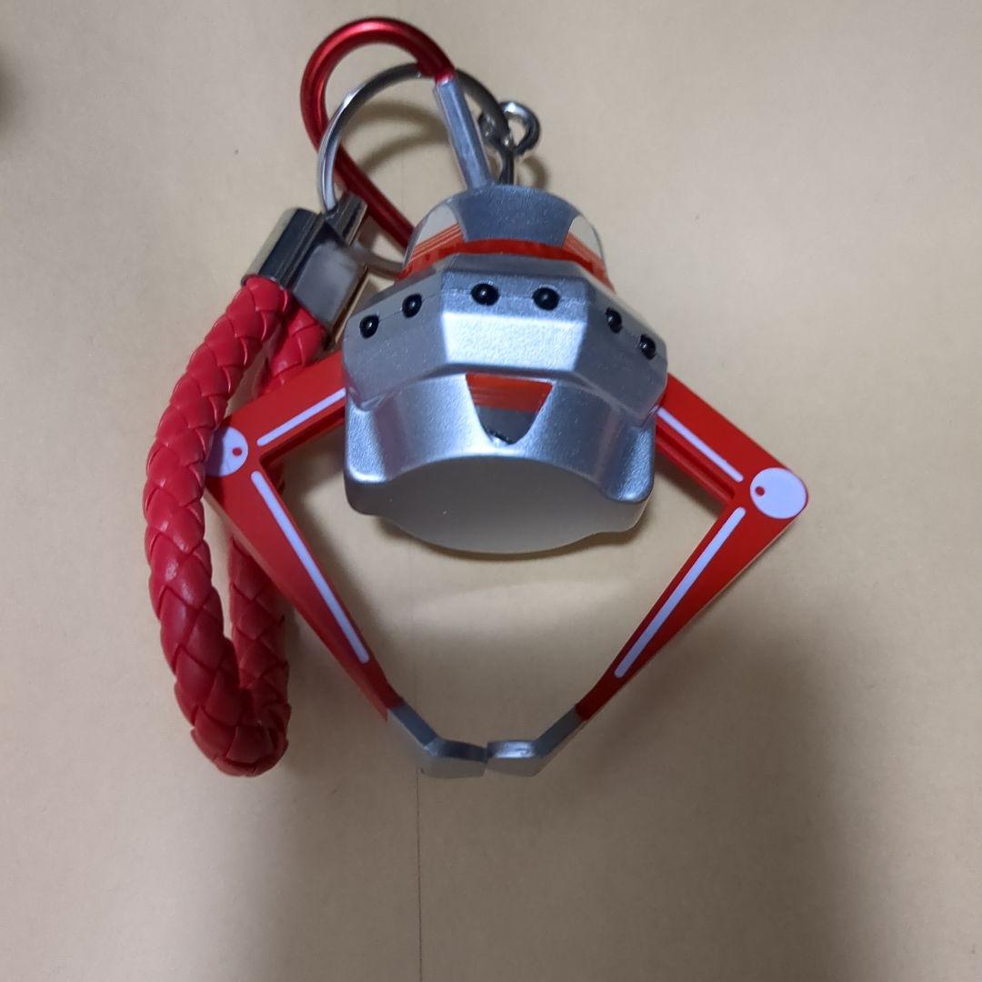 赤色ラスト！NEWUFOキャッチャーアームキーホルダー赤 - メルカリ