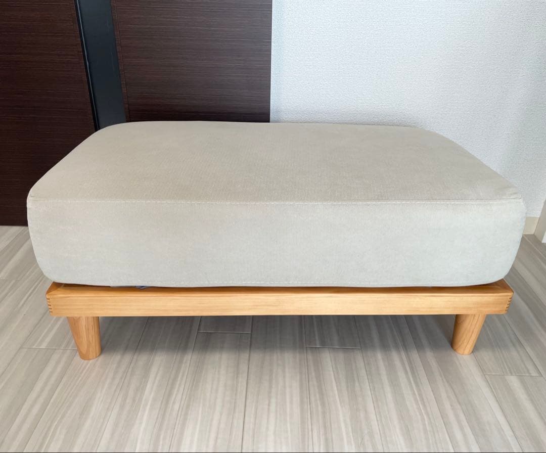 Soroi ベージュ オットマン スツール 幅86cm VENTOTA