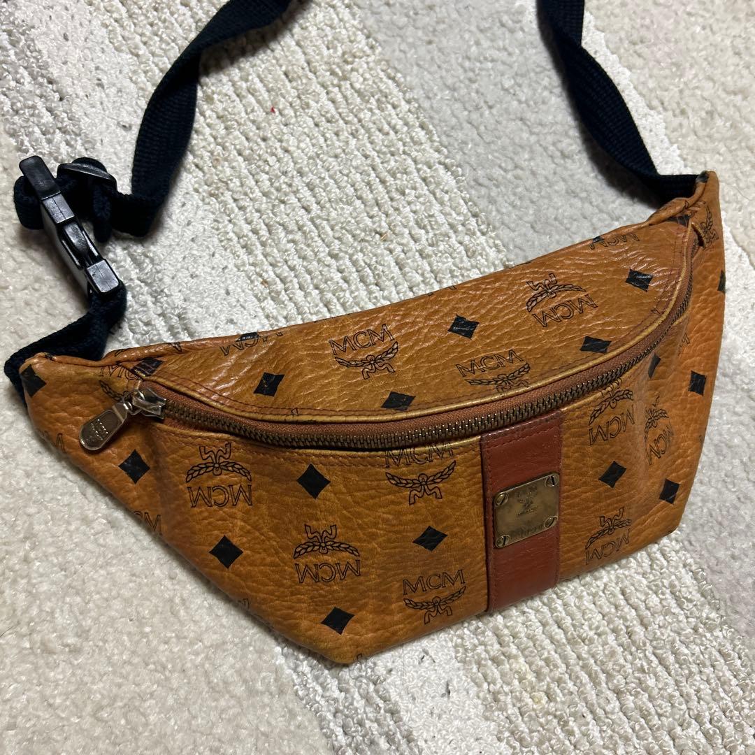 MCM ボディバッグ・ウエストポーチ ブラウン MCM（エムシーエム）の「〈クラシック〉クロスボディ - ヴィセトス