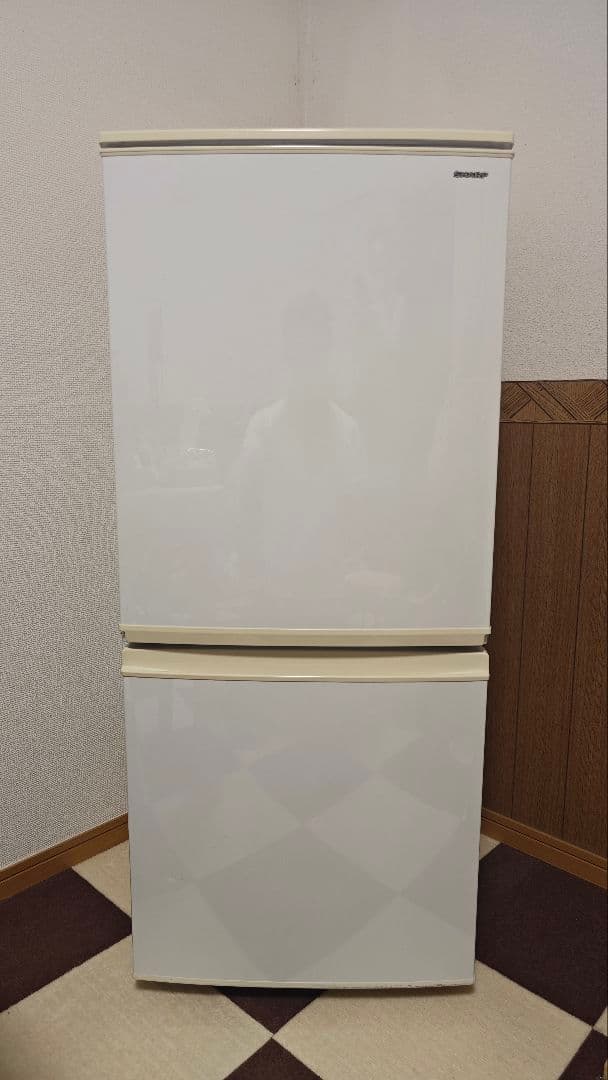 【送料込み】SHARP 冷蔵庫 137L SJ-DA14D-W 2018年製 Amazon.co.jp: シャープ 冷蔵庫 137L(幅48cm) つけかえどっちもドア