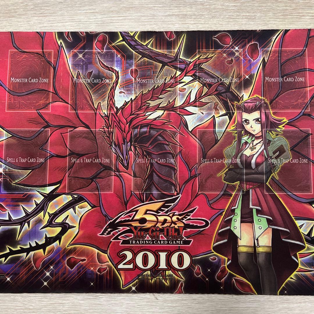 遊戯王 公式プレイマット 十六夜アキ&ブラックローズドラゴン 2010