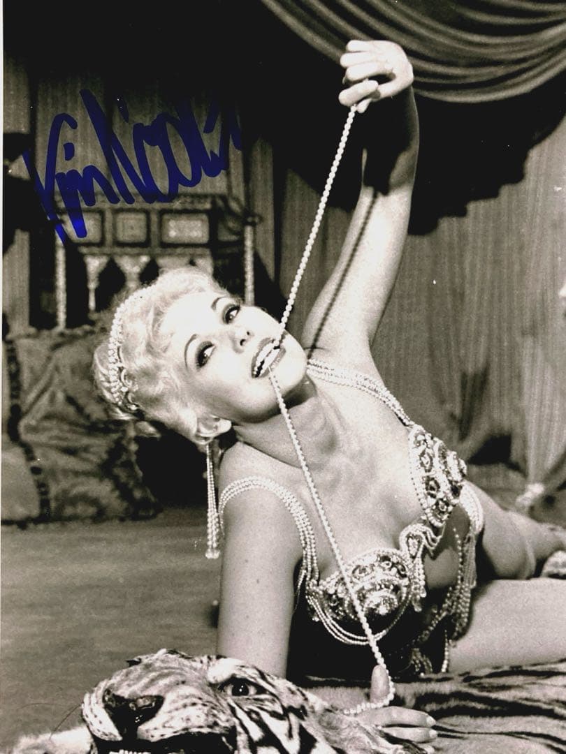 キム・ノヴァク直筆サイン入り2Lサイズ写真…めまい… キムノヴァク めまい 直筆サイン 証明書付き 新品未使用 - メルカリ