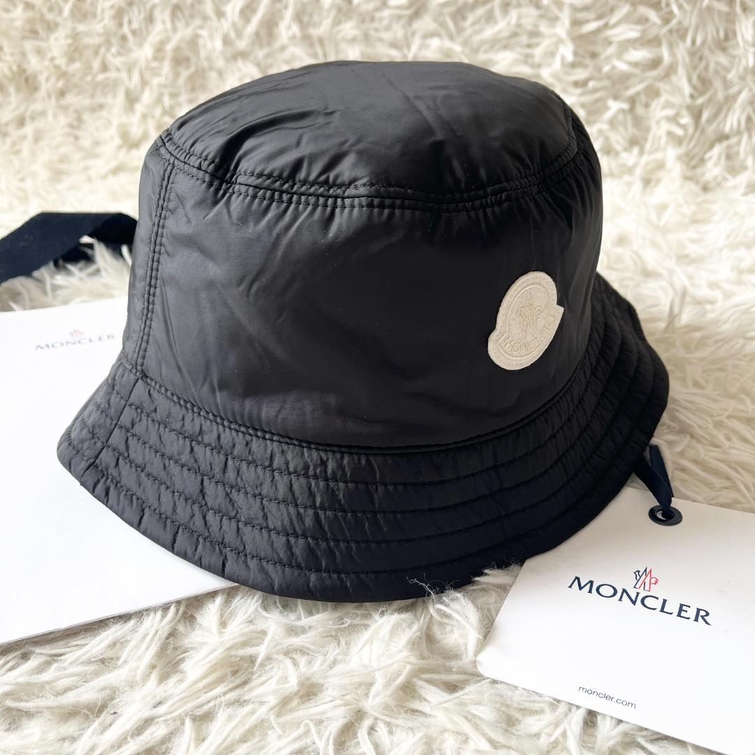 お値下げ！【新品】MONCLER バケットハット M ホワイトロゴ MONCLER＜モンクレール＞ ロゴ入りバケットハット（2246262）｜MONCLER