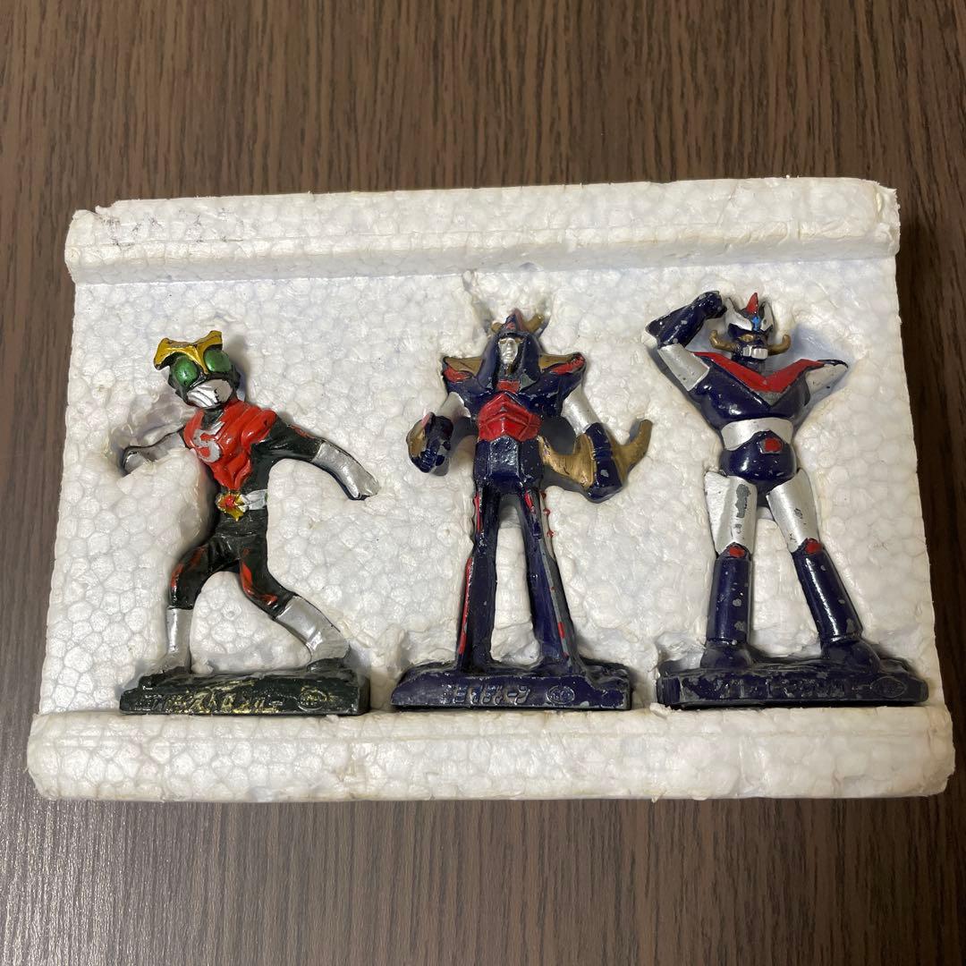 昭和40年代 超合金　三体 懐かしの“昭和”玩具「超合金」ズラリ3000体！ コレクターに聞くその