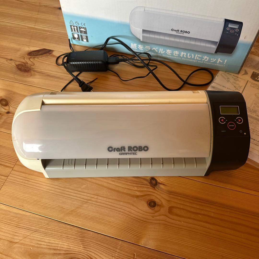 GRAPHTEC Craft ROBO カッティングマシン cc330-20 - メルカリ