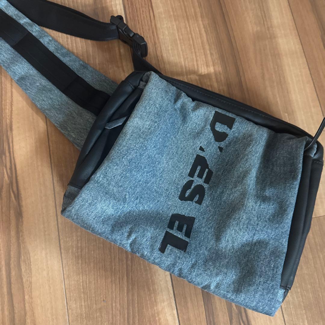 dieselデニムボディバック DIESEL（ディーゼル）の「レディース ブリーチデニム クロスボディ