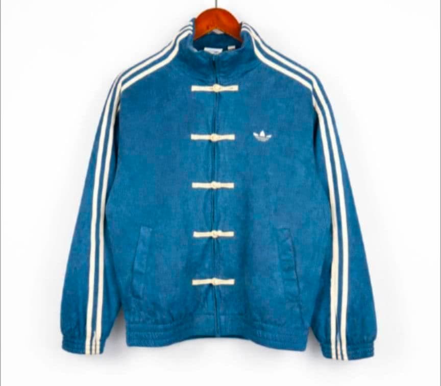 adidas】SNSで話題☆中国限定 トラックジャケット - メルカリ