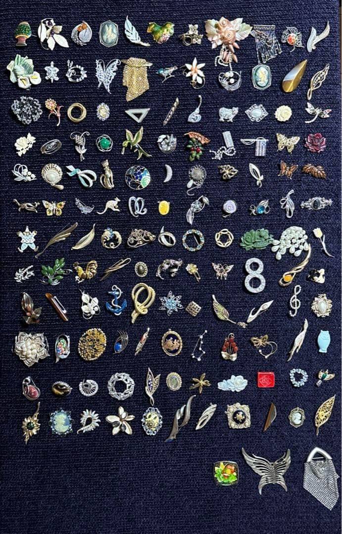 【vintage】多様なデザインのブローチセット　130点以上　まとめ売り 昭和レトロ ブローチ まとめ売り 花 - メルカリ