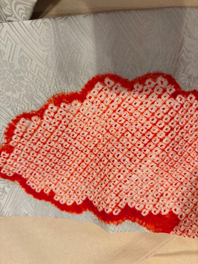 芸舞妓さんのようなはんなりした着こなし　絞り名古屋帯　水色に雲取り　ゑり萬畳紙付