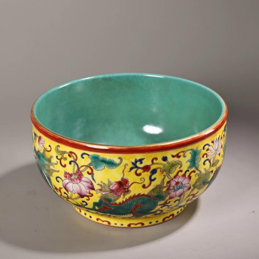 中国古美術・珍品旧蔵・七宝彩と粉彩磁器の碗・純手描き・箱付・置物