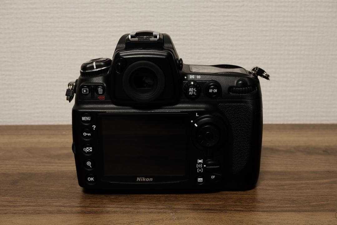 Nikon D700 縦グリNikkor 24-85 f2.8-4