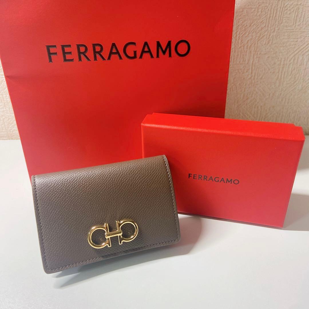 【新品未使用】FERRAGAMO ケース/名刺入れ FERRAGAMO（フェラガモ） Salvatore Ferragamo カードケース カード