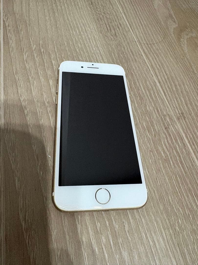 iPhone7 32GB ゴールド SIMロック解除済 - メルカリ