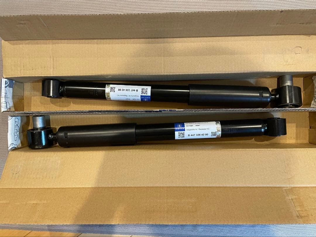 w447 RHD v260 v220d リアショックアブソーバー　乗り心地改善 w447 RHD v260 v220d リアショックアブソーバー 乗り心地改善 リア