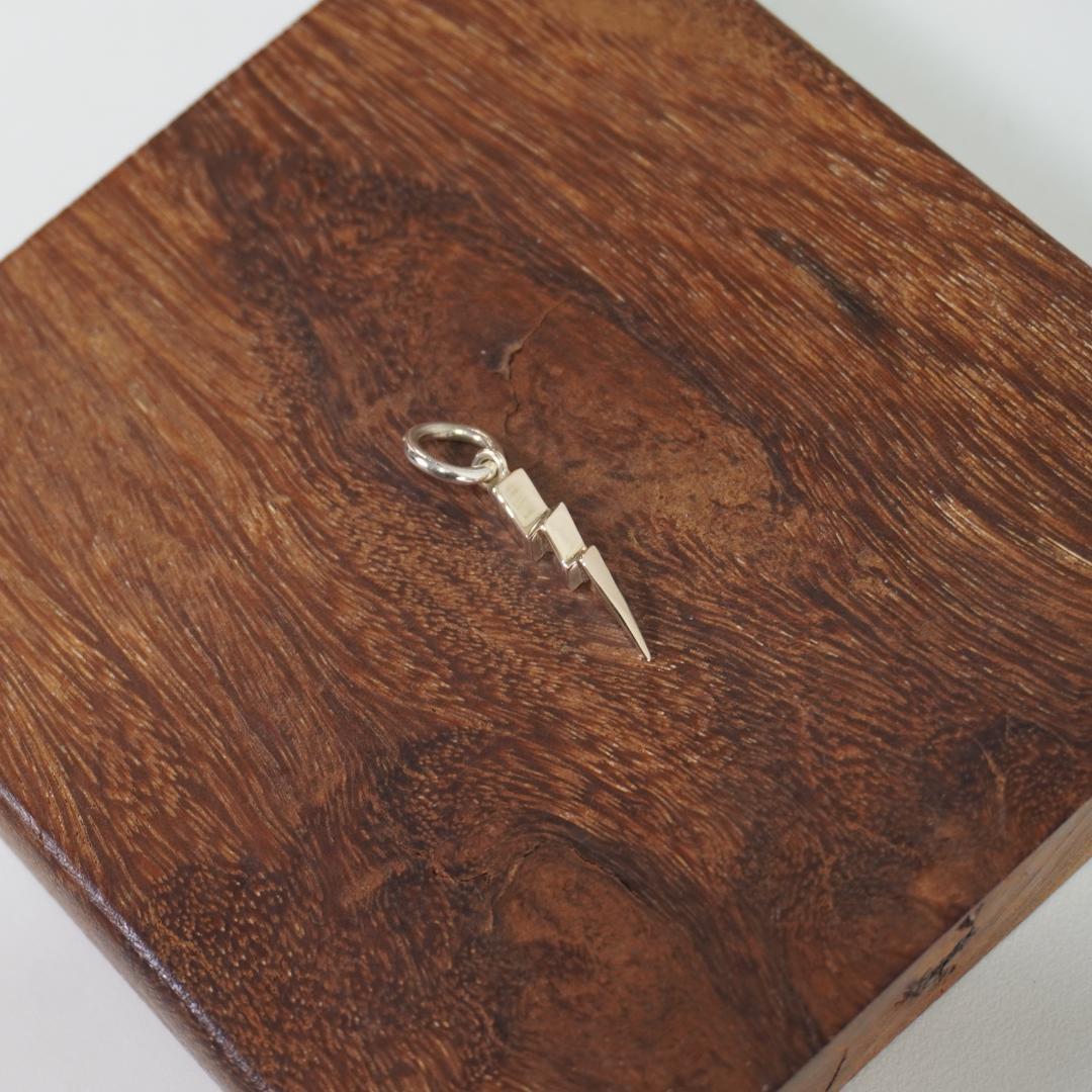 ◇RAOING◇ネックレス トップのみ 閃光 K10 flash - メルカリ