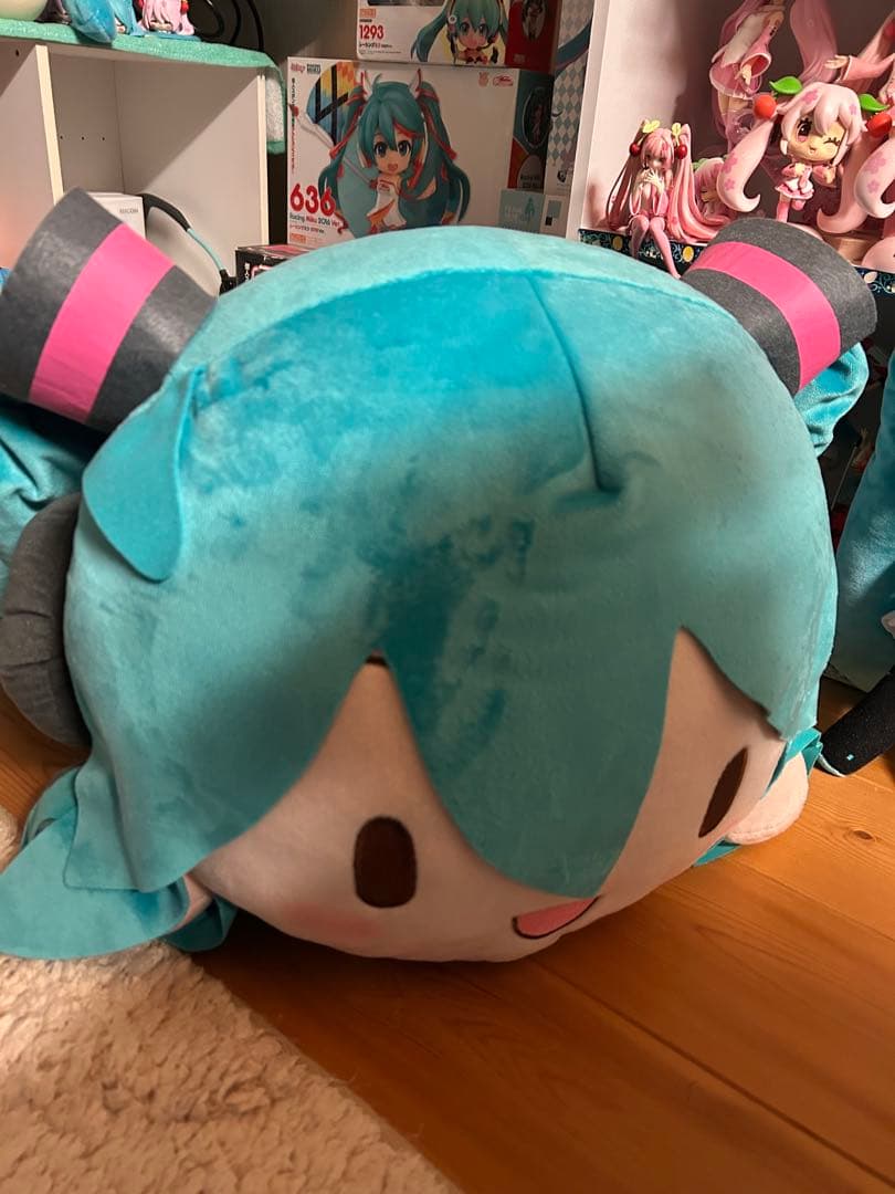 初音ミク 寝そべり 特大ぬいぐるみ - メルカリ