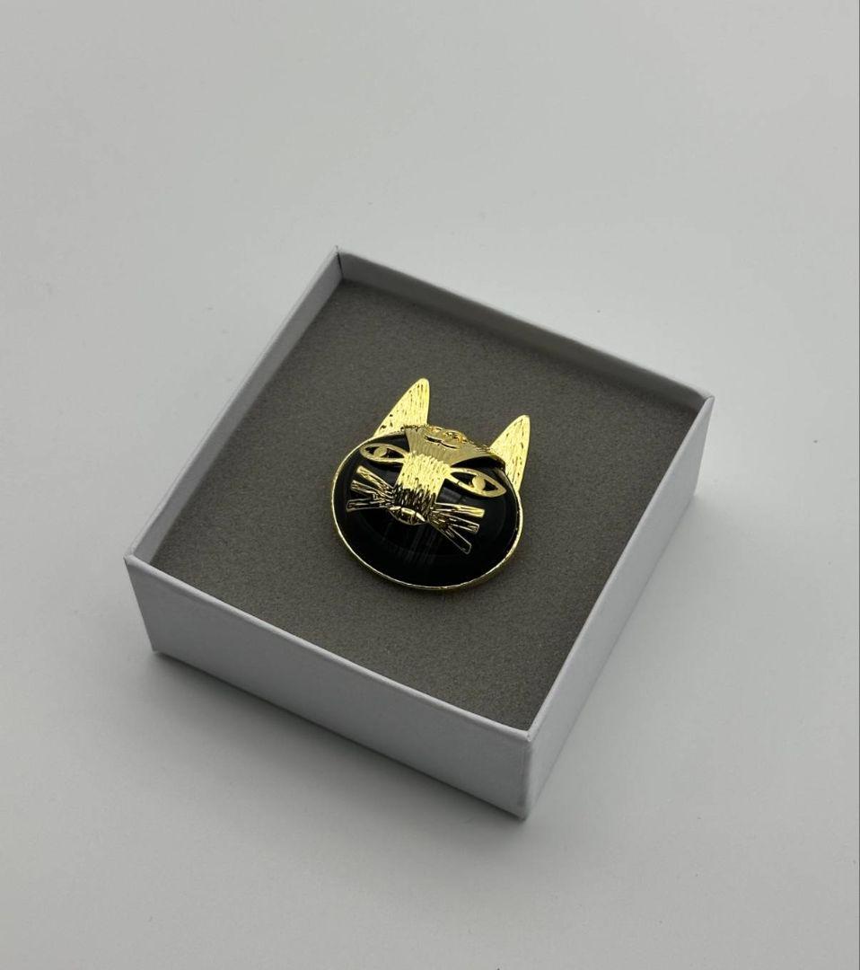 CHANEL ブローチ ブラック×ゴールド エジプトキャット - メルカリ