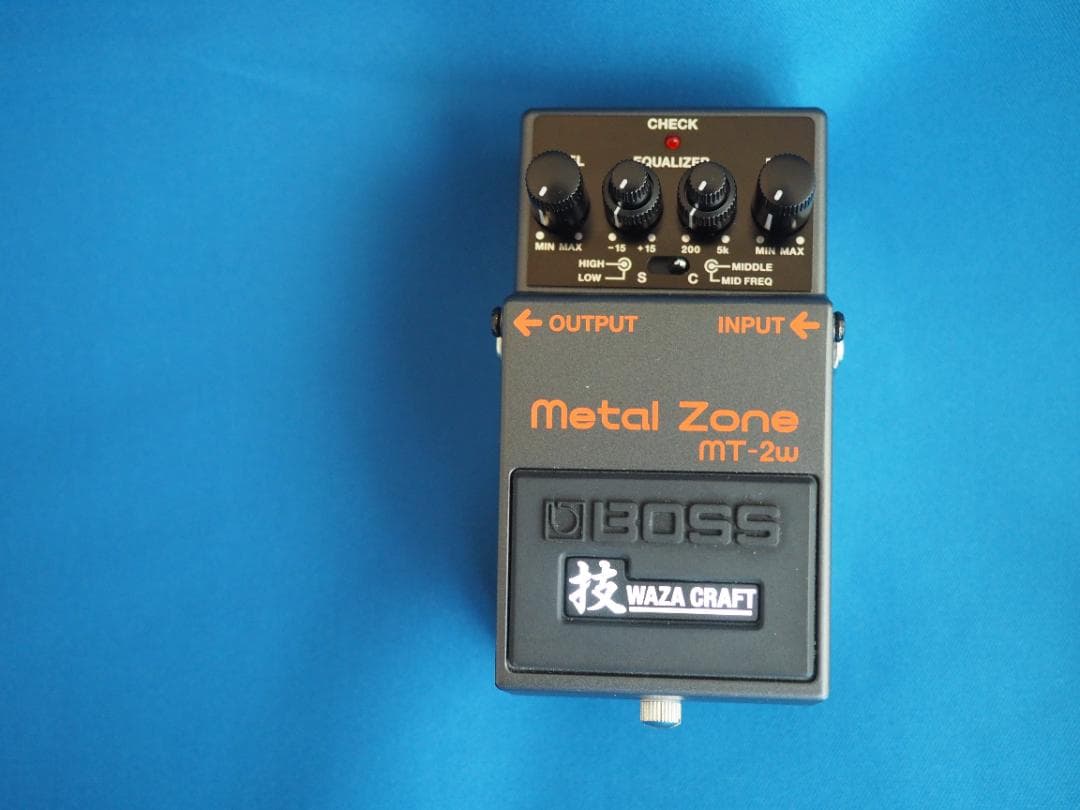 BOSS l Zone MT-2w ギターエフェクター 綺麗です BOSS（ボス） BOSS MT-2w Metal Zone 技 WAZA CRAFT ギター