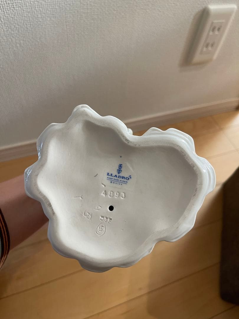 美品）リヤドロ LLADRO 4893 仔犬を抱く貴婦人 - メルカリ