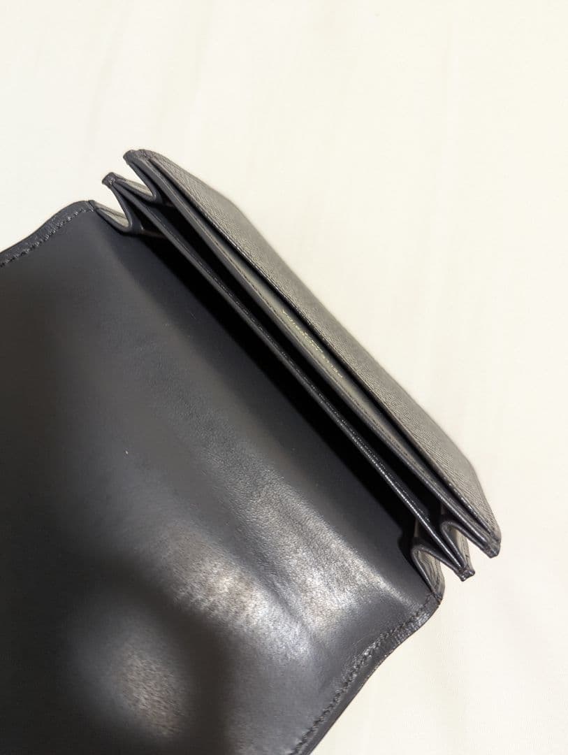 美品【ペッレモルビダ】deck/9 カードケース チャコールグレー 9SL004