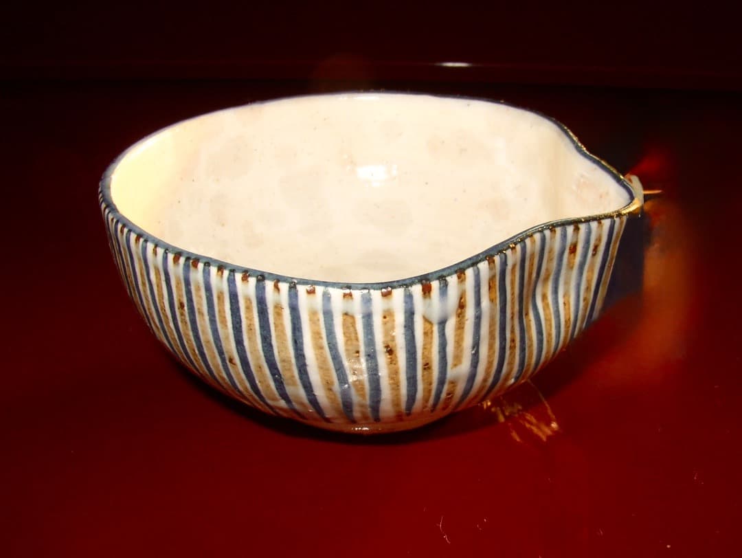 粉引絵付片口　金田誠作　素朴で手に馴染みの良い片口　金海窯の流れ　民藝