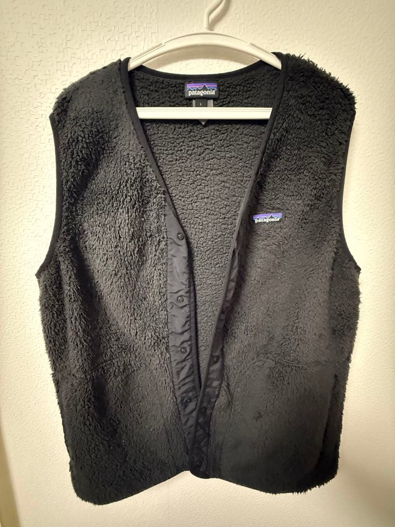 Patagonia パタゴニア ボアベスト ブラック フリース ロゴ入り patagonia（パタゴニア）の「【ヴィンテージ古着】Patagonia