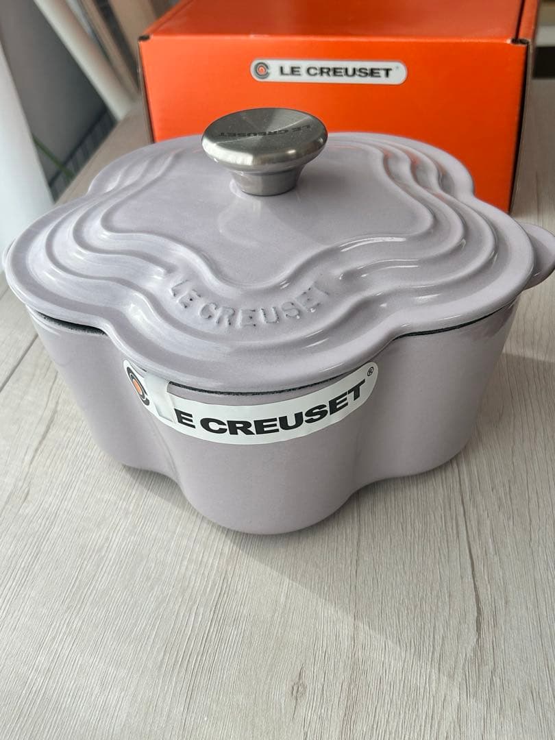 ル・クルーゼ ココットフルール 20cm　ラベンダー ◾️新品未使用◾️ル・クルーゼ ココット・フルール 20cm - メルカリ