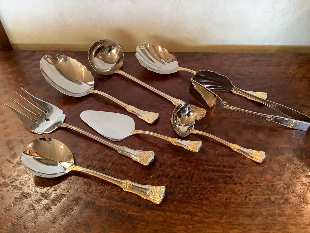   Old Country Roseサービングカトラリー Amazon.com: Royal Albert Old Country Roses 20-Piece Flatware Set