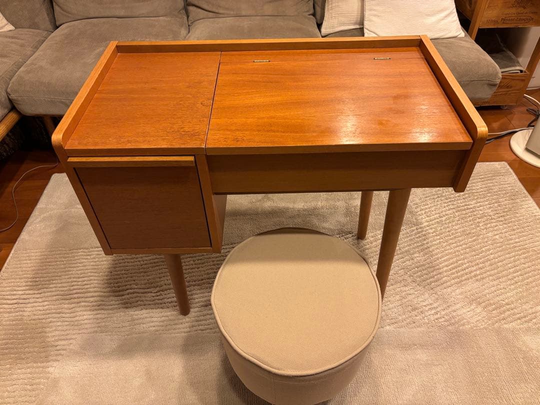 unico ドレッサー、椅子 unico(ウニコ)取扱い、DOZE(ドゥーゼ)ハイバックチェアです。チェコの