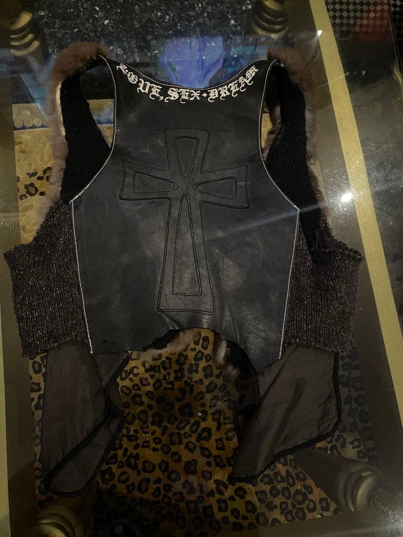 LGB レザーファーバッククロスベスト 名品カタログ】時代を超えたマスターピース vol.4 – CHROME HEARTS