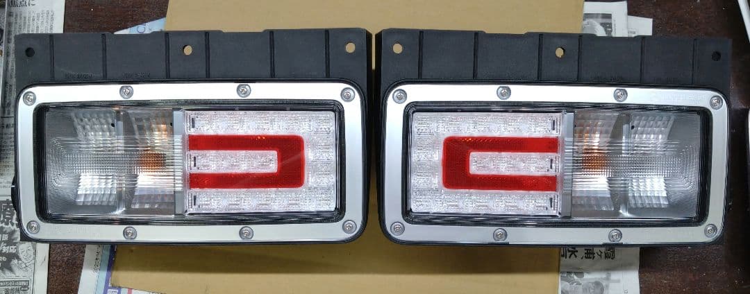 日野テールランプ 新車外し 左右セット showa-garage_e170