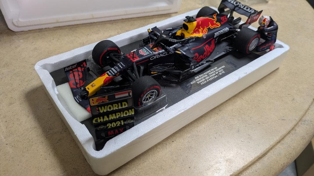 フェルスタッペン別注 RB16B アブダビGP 1/18 Spark 1/18 Red Bull RB16B Honda M. Verstappen Winner Abu Dhabi GP