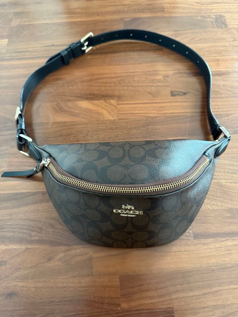 COACH ボディバッグ ブラウンロゴ Coach Mini Jamie Camera Bag In Signature Jacquard | Brixton Baker