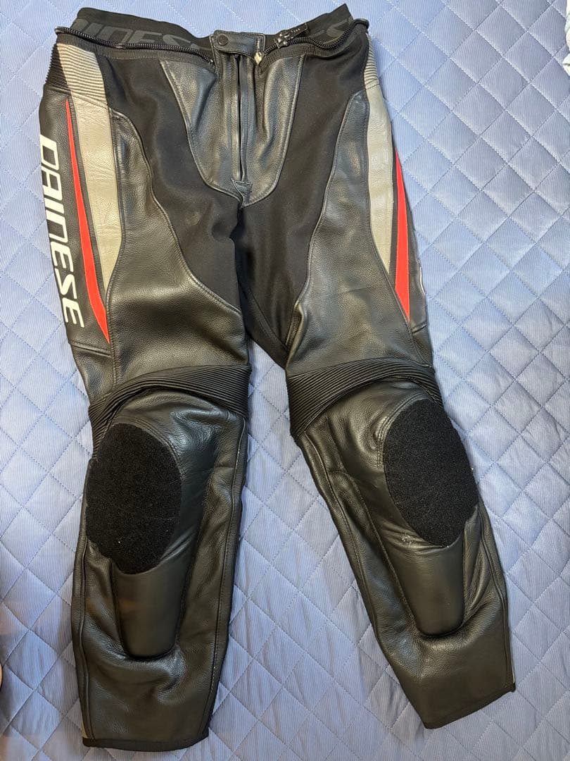 最終 Dainese レザーセパレートツナギ ブラック/レッド 52サイズ