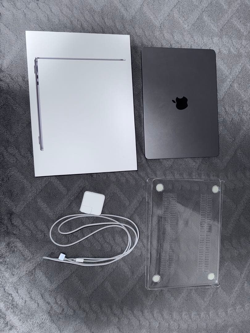 Apple MacBook Air 13.6インチ スペースグレー (M2) 1_f4164321-59f9-426d-b8fa-