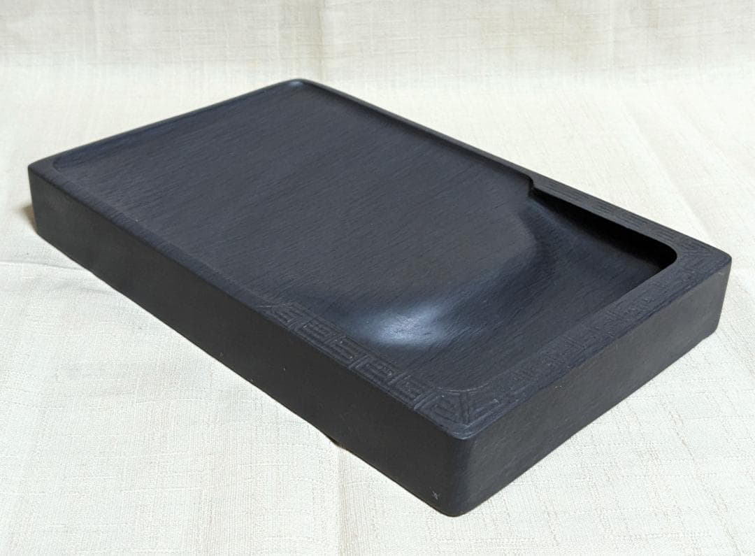 □歙州硯□蒼黒中に穏やかな水波細羅紋□雷文