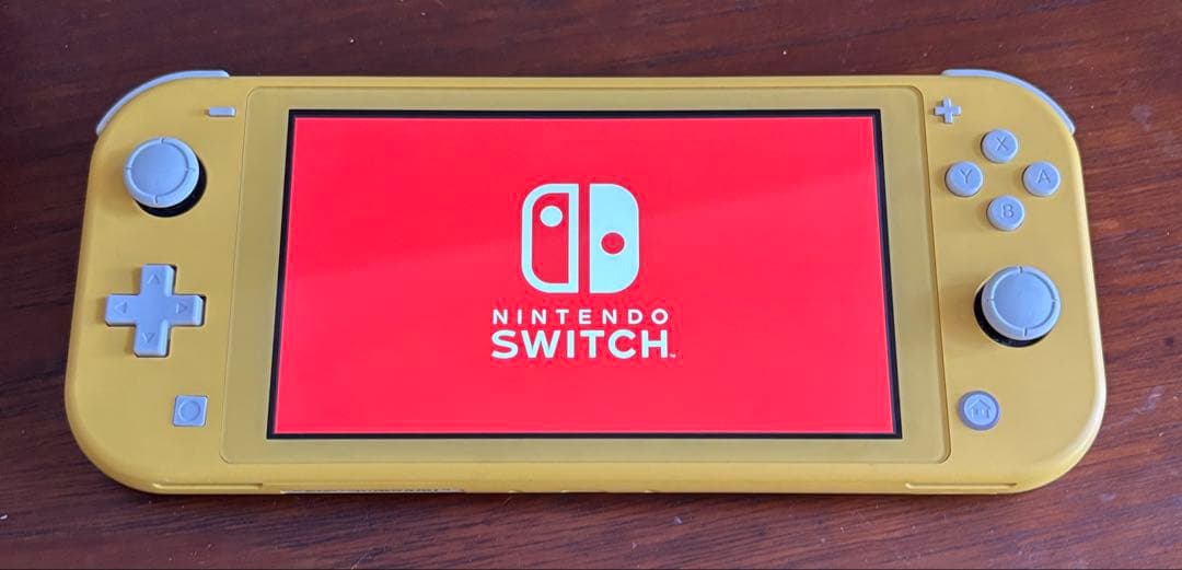 d*9様 Nintendo Switch Lite イエロー 充電器付き