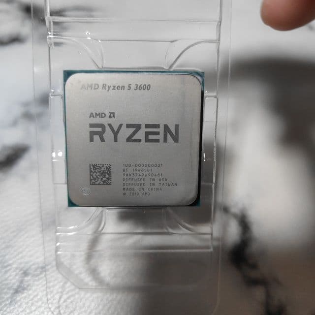 4月21日実働PCより取り外し　AMD Ryzen 5 3600 CPU Amazon | AMD Ryzen 5 3600X with Wraith Spire cooler 3.8GHz 6コア