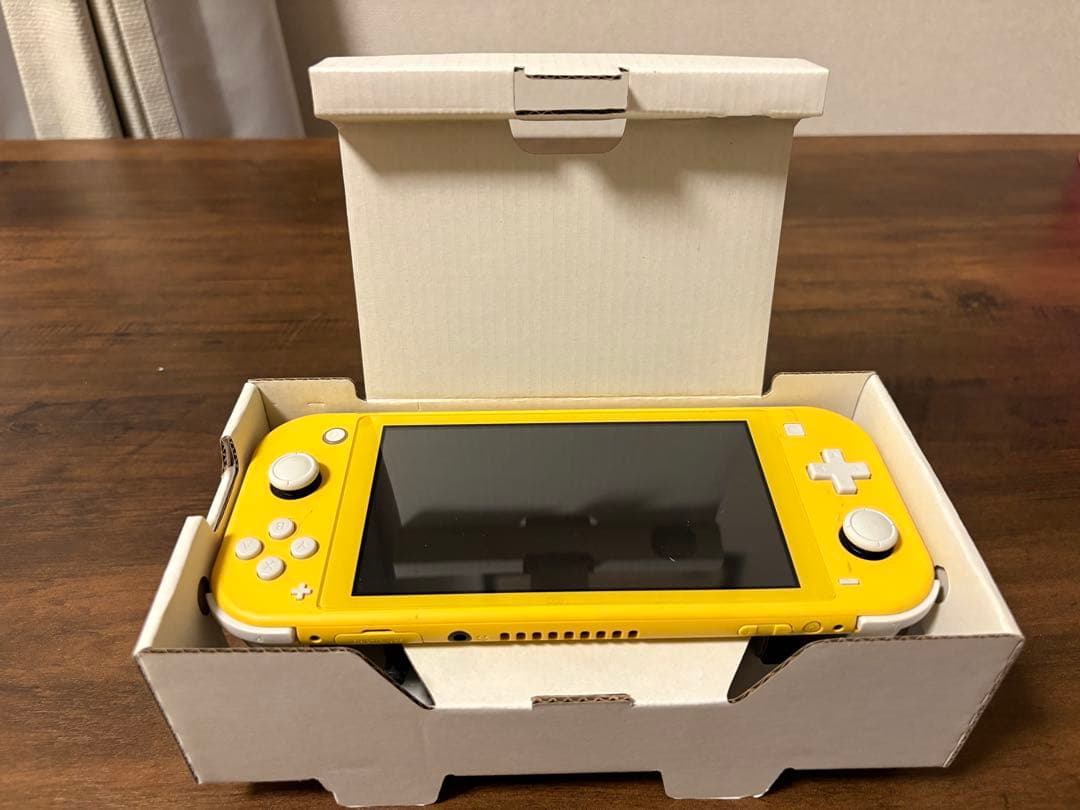 【箱・充電器付き】Nintendo Switch Lite イエロー 本体 新品充電器付き】Nintendo Switch Lite イエロー 本体 - メルカリ