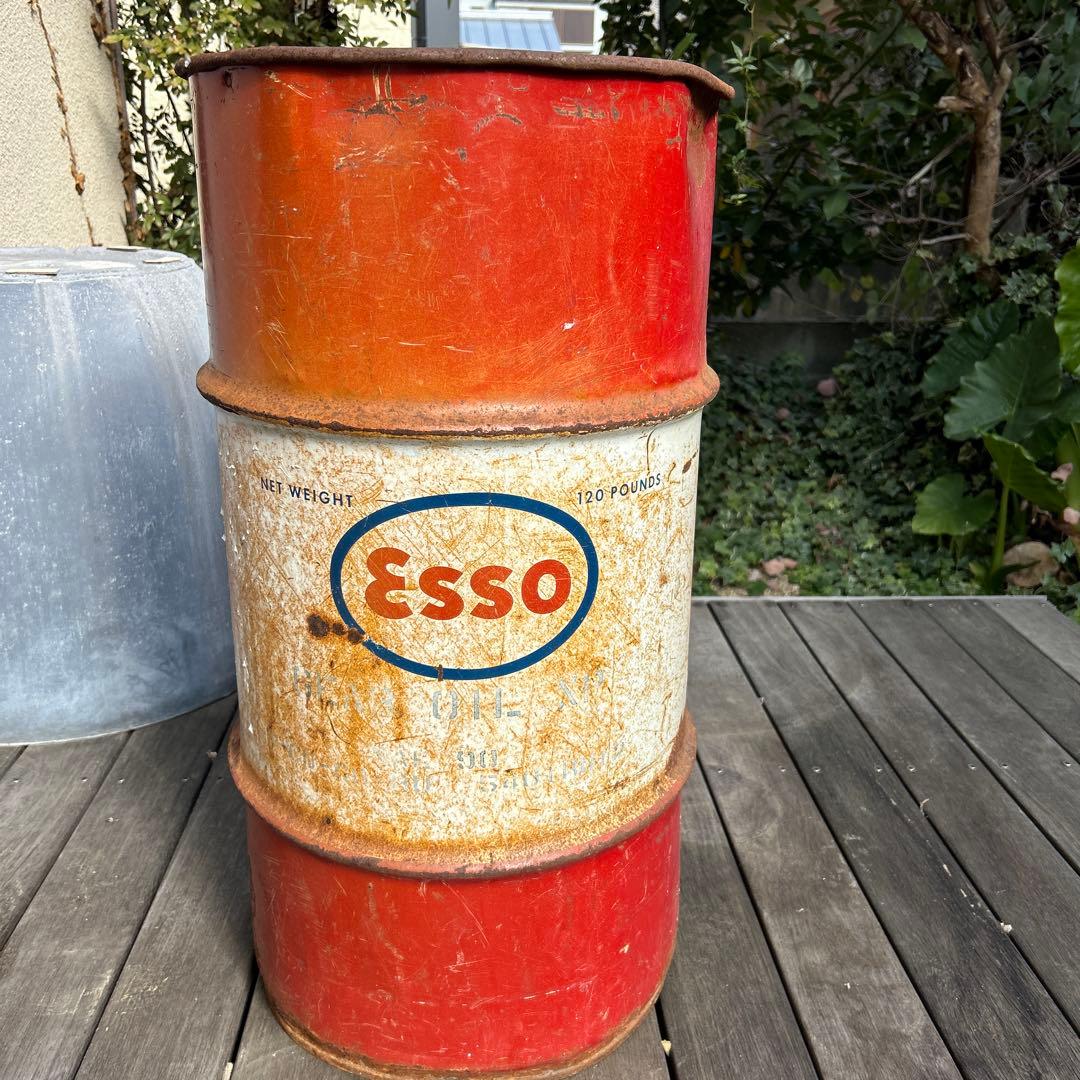 アメリカ雑貨　Esso オイルドラム 120ポンド　小さいドラム缶 Esso Two Stroke Motor Oil Dispenser | The Online Petroliana