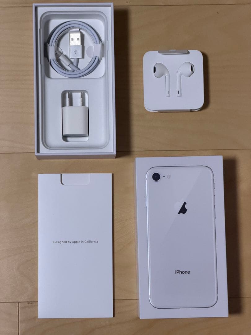 Apple iPhone 8 silverの空箱と付属品一式（本体なし） - メルカリ
