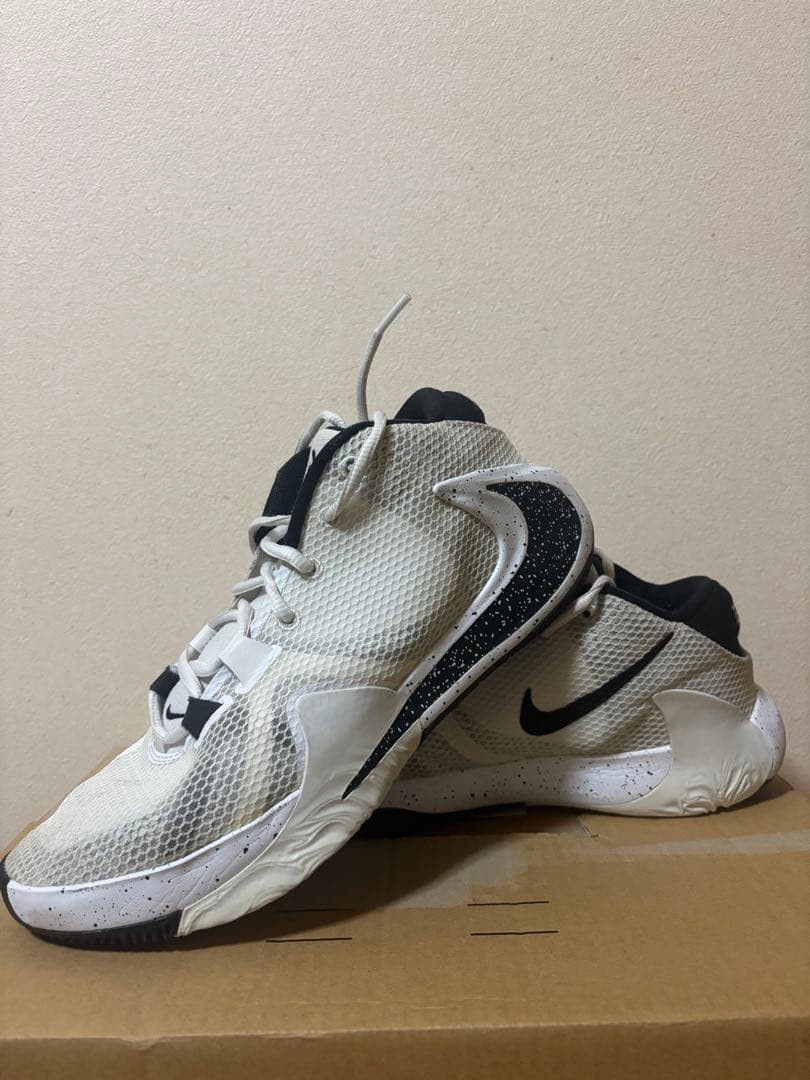 シューズ(男性用) NIKE ZOOM FREAK 1 OREO Nike Mens Zoom Freak 1 Oreo Basketball Shoes White Black BQ5422