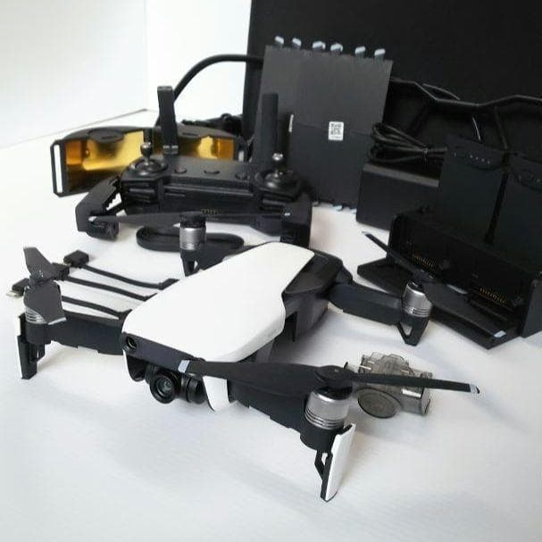 ドローン DJI MAVIC AIR (白）フルセットケース付き Amazon.co.jp: 【国内正規品】DJI ドローン Mavic Air Fly More コンボ